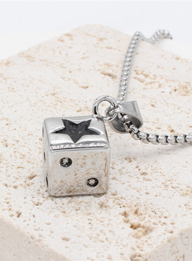 时尚钛钢项链  欧美特色个性复古骰子五星吊坠男士钛钢项链