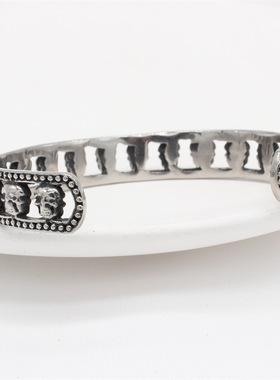 时尚钛钢手镯 欧美做旧镂空多个骷髅头开口手镯 男女钛钢手镯