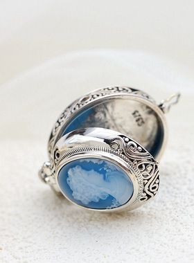 镶蓝色玛瑙雕件复古银项坠时尚