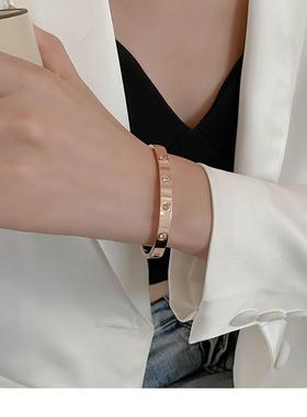 钛钢手镯胖妹妹加大码大号不掉色玫瑰金不褪色男女款小众设计