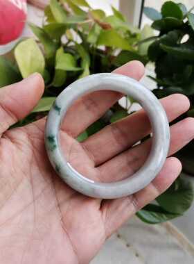 A货糯种牛奶底飘花翡翠手镯58.6圈
性价比一款