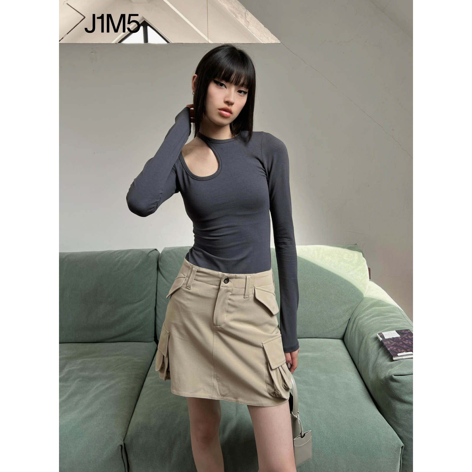 J1M5买手店 LOW CLASSIC 23春夏新品曲线T恤长袖修身女 - 图0