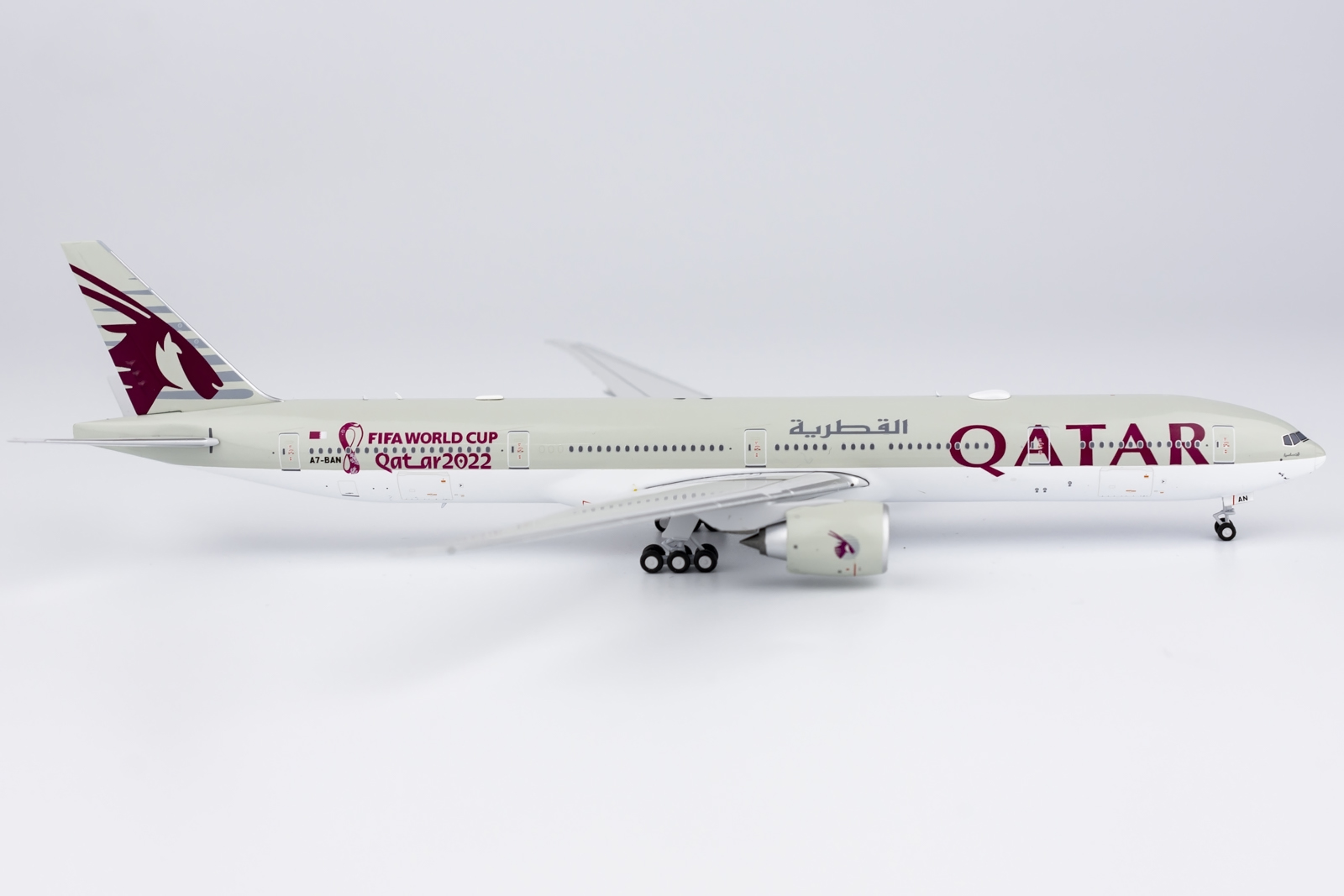 NG 73026卡塔尔航空波音B777-300ER A7-BAN世界杯客机模型1/400-图0