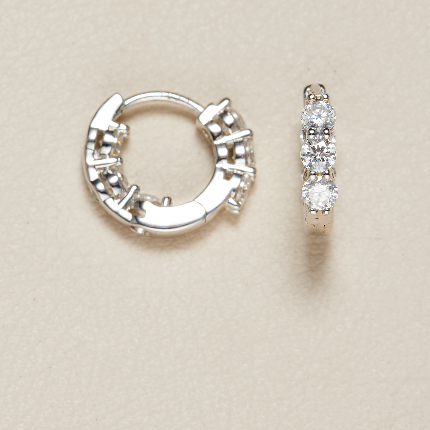 AHCHOO 精工超S 静奢通勤满钻莫桑石圆型小耳扣简约S925银耳环女,淘宝优惠券,粉丝福利购,淘宝优惠卷