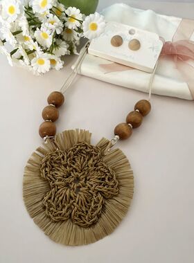 s68手工编织木珠项链女民族风毛毡花朵吊坠复古编织挂件潮搭配饰
