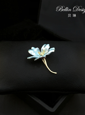 蓝色茜草花胸针西服配饰