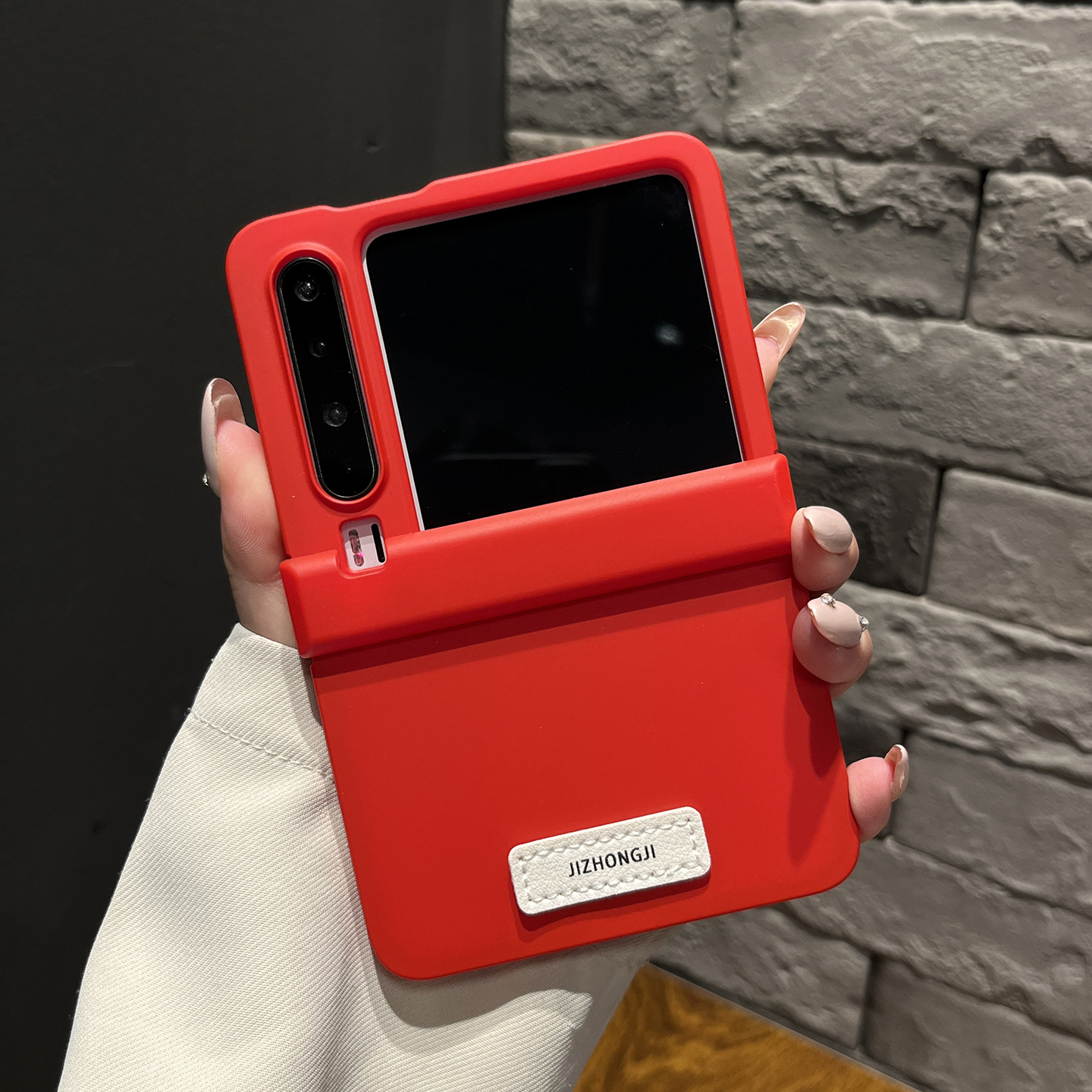 【高级感】个性时尚肤感中轴红色适用华为purax手机壳zflip7超好看潮流mixflip2网红女款magicVflip2防摔外壳 - 图1