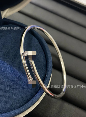 晓月阁精品卡家钉子V金手镯头尾镶钻满钻手镯卡扣欧美时尚个性