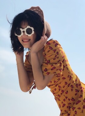 墨镜海边太阳眼镜卖萌