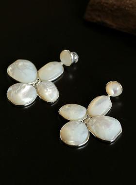 清冷感简约白贝母胸针戒指