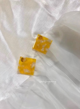 晚时光chao显白黄色几何方形耳钉