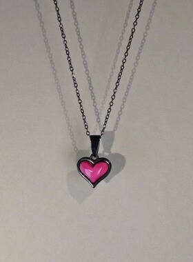 Cute运气黑边玫红爱心项链