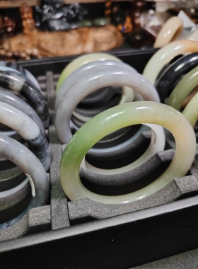 保真天然和田玉青玉手镯泥鳅背