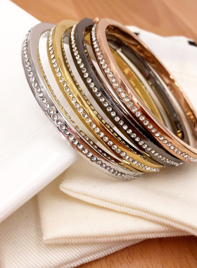 小众设计风单排宝石多色入手镯