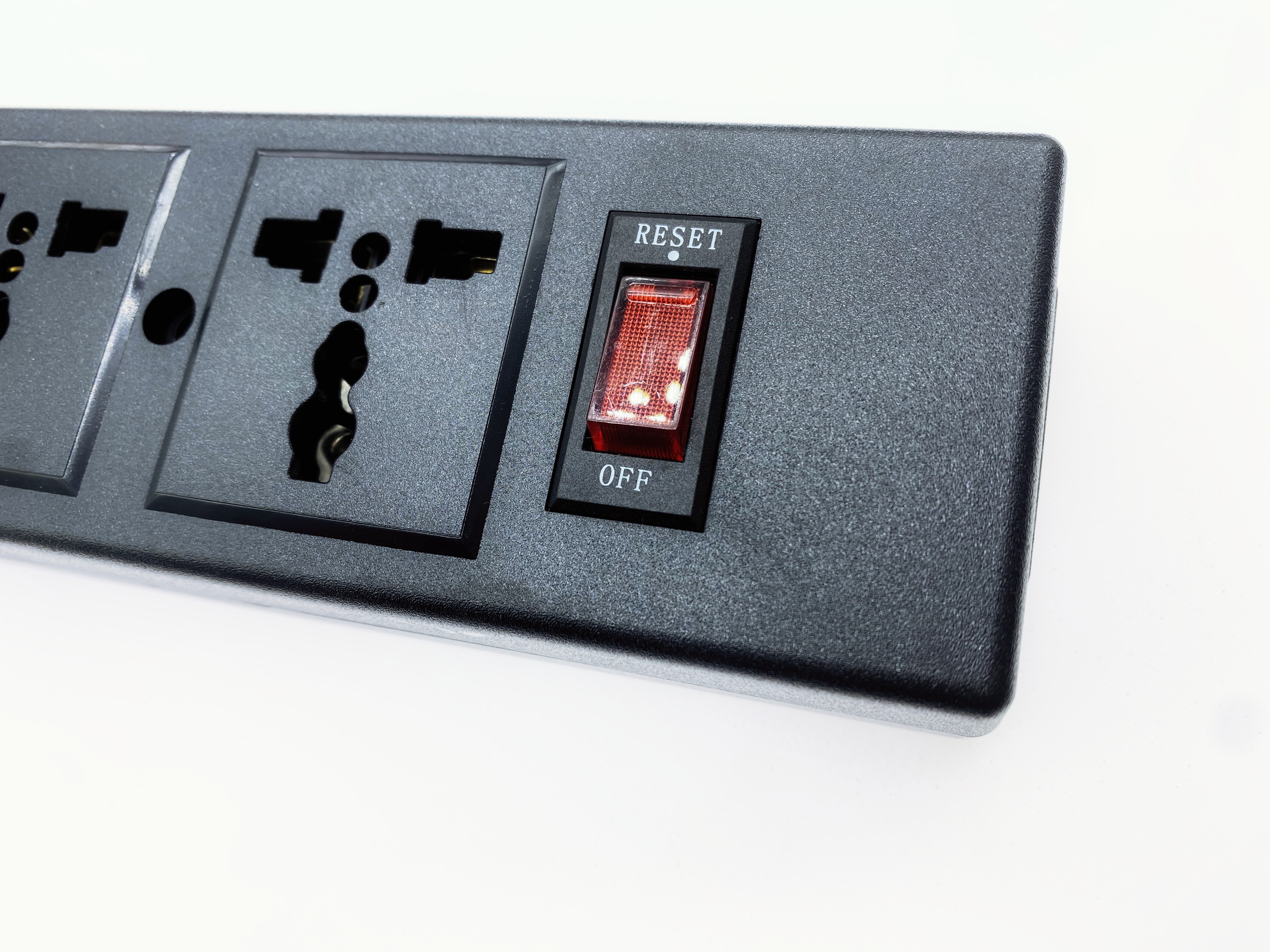 品字插头机柜PDU用黑色带开关指示灯万用转换排插座一转四可带线 - 图0
