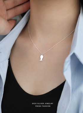 S925纯银小鱼饼干项链女韩系ins简约个性咸鱼吊坠锁骨链