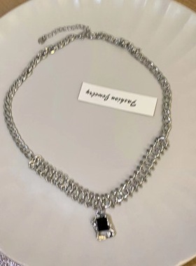 高级感黑色锆石吊坠8字链项链女