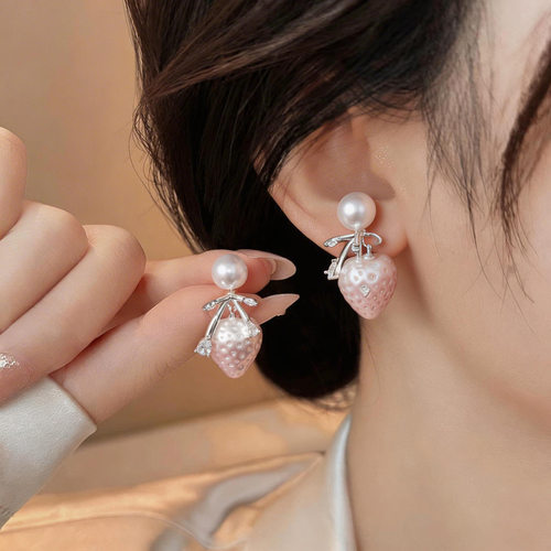 Strawberry Necklace, Pearl Sweet Minimalist Collarbone Chain - 图1