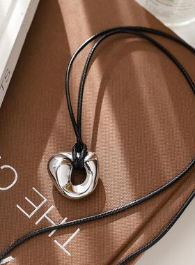 不掉色几何爱心黑绳可调节项链