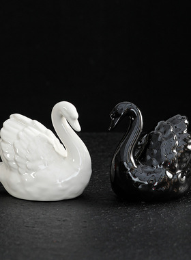 现代简约黑白情侣天鹅陶瓷小摆件结婚礼物 家居婚房装饰品陶瓷