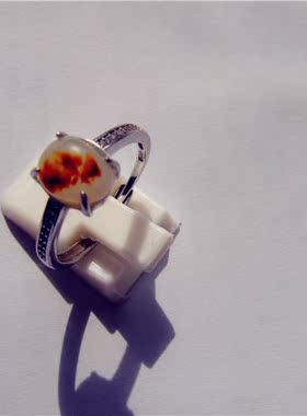 2.7克新疆和田玉籽料红皮白肉戒指（包银活圈口，真皮无二上）