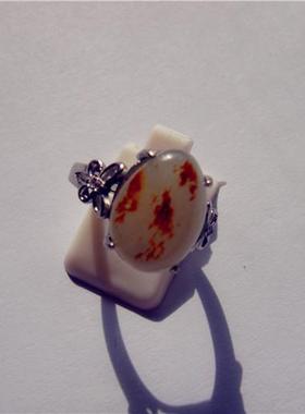 4.1克新疆和田玉籽料红皮白肉戒指（包银活圈口，真皮无二上）