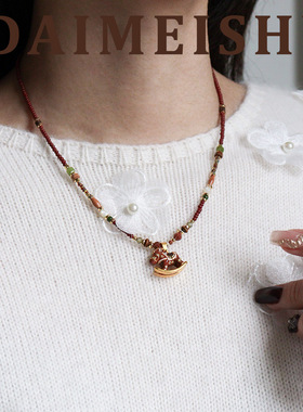 原创复古美拉德精致百搭彩色滴油摇摇木马项链轻奢高级感锁骨链女