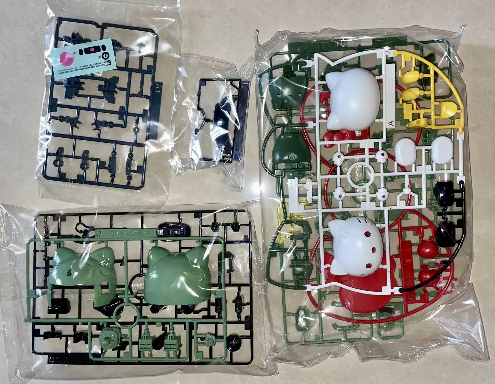 万代模型可动 SDCS Hello Kitty ZAKU II高达哈啰凯蒂联名款-图3