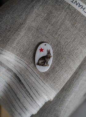 红星棕色兔子单孔贝壳吊饰