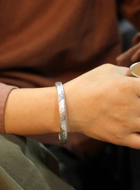 999纯手工锤纹马蹄镯女银手镯