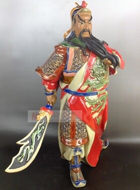 客厅玄关摆件站关公红釉