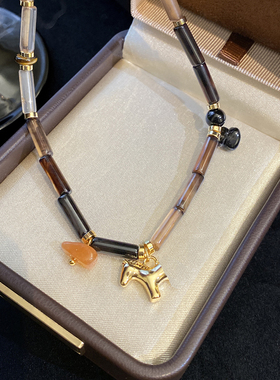 小马吊坠秋冬美拉德色系项链女红黑玛瑙竹节串珠锁骨链轻奢高级感