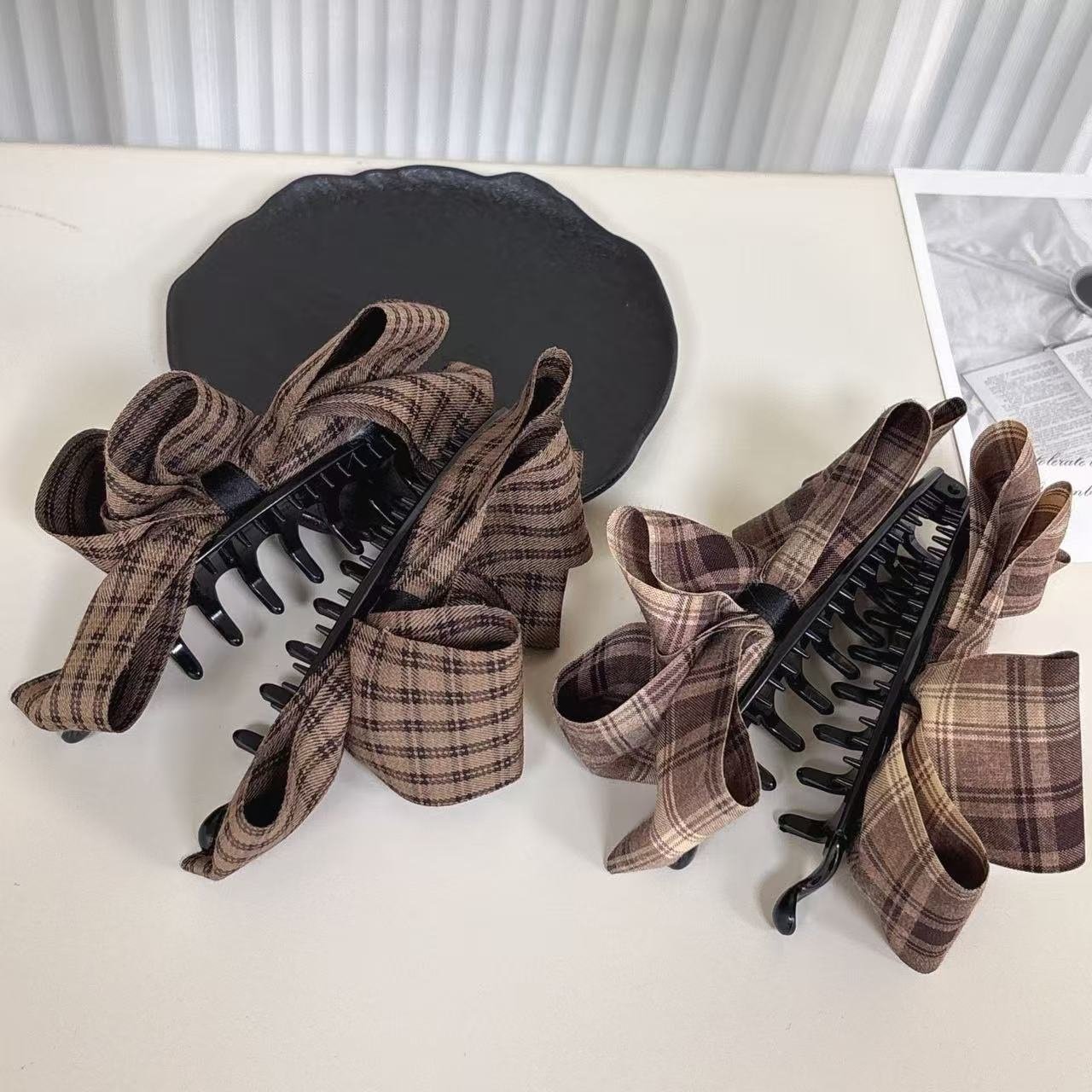 2026时尚韩国东大门2025年秋季新款复古格纹蝴蝶结甜美百搭高马尾 - 图1