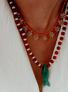 欧美小众天然石雕刻小鱼串珠项链