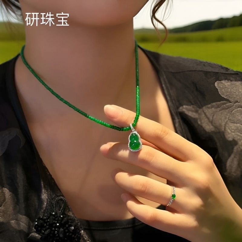 天然缅料翡翠辣绿3mm小米珠冰种帝王绿项链极细锁骨链简约百搭女 - 图2