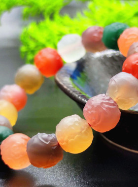 女玛瑙糖果色雕刻手串甜美