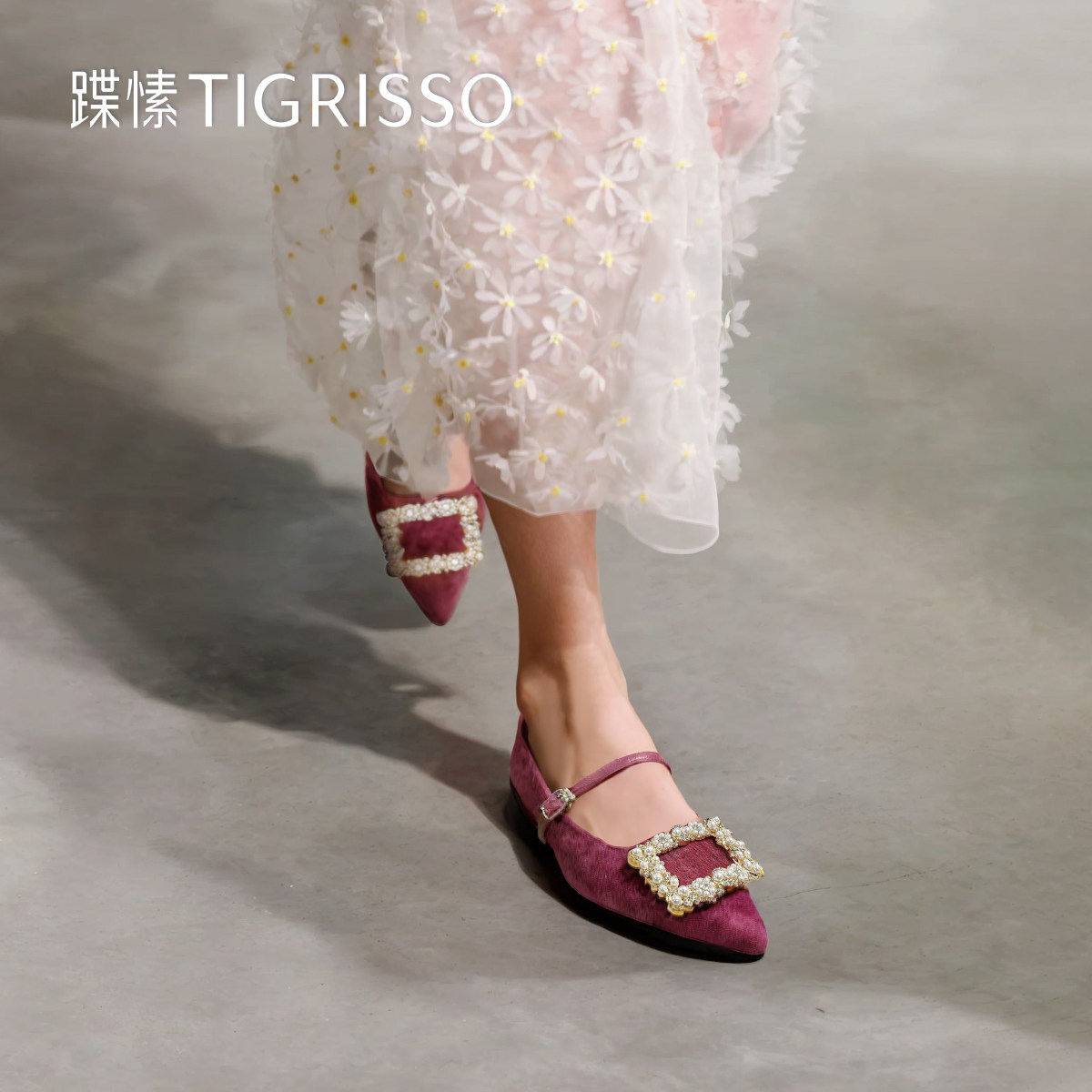 【初舞台】蹀愫显瘦尖头配裙子玛丽珍平底单鞋女TA54520-81,淘宝优惠券,粉丝福利购,淘宝优惠卷