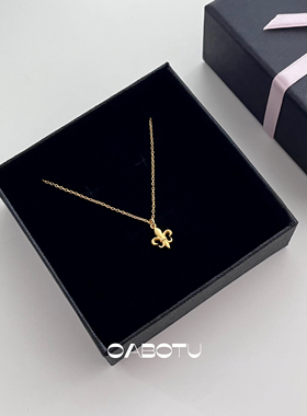 传世金鸢尾花项链轻奢复古纯银镀黄金色燕尾花皇冠礼物潮流锁骨链