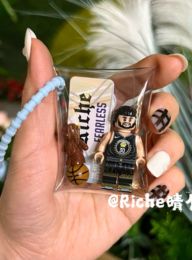 库里詹姆斯球星人仔挂件背包