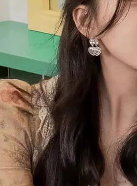 赵露思白鹿同款高级感千金风耳环