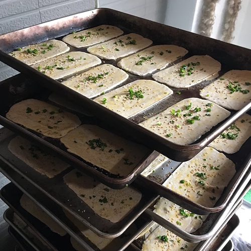 淮南牛肉汤油酥烧饼半成品坯早餐羊肉汤商用烧饼夹里脊葱油饼正宗 - 图1