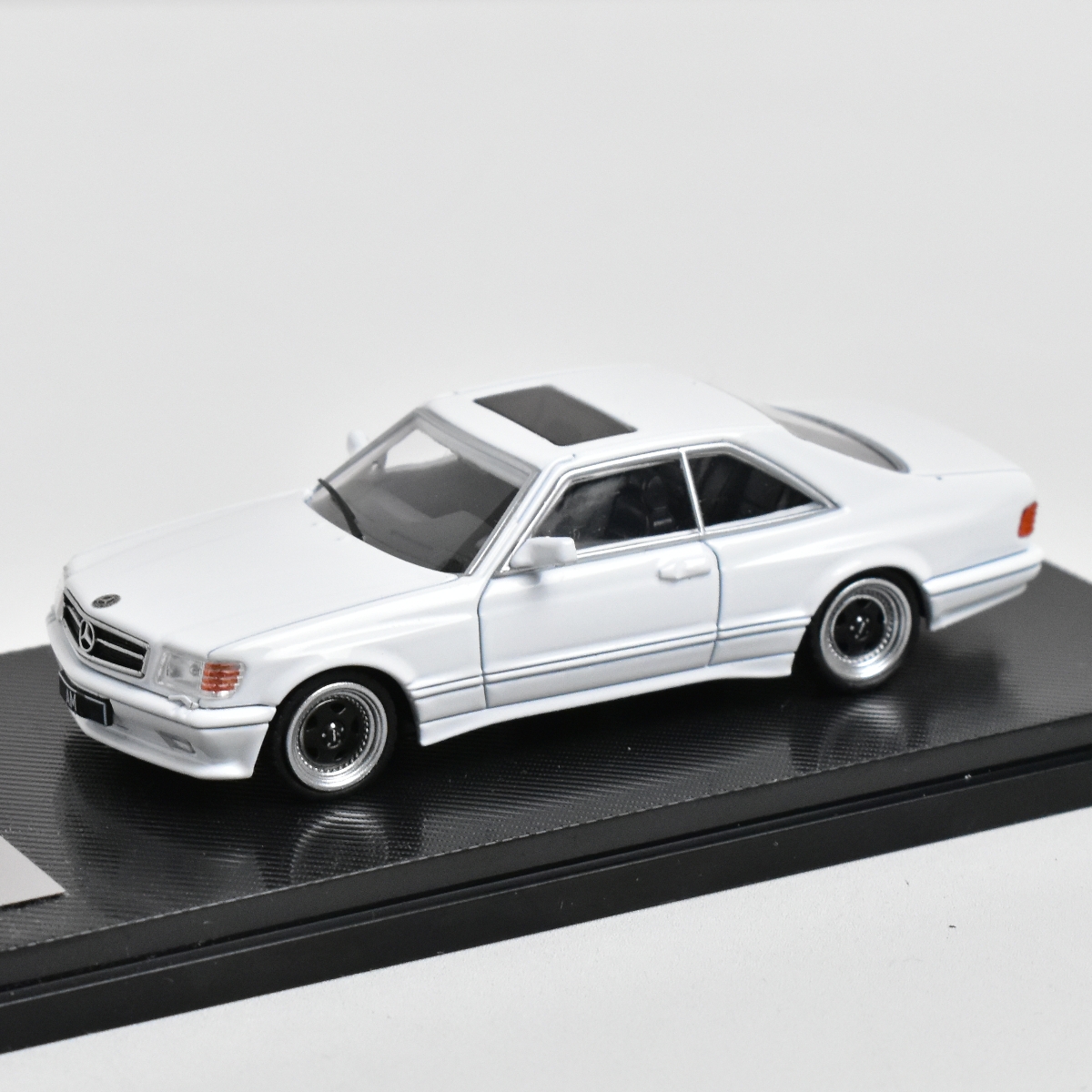 RM犀牛 Rhino Model 1:64 奔驰 560 SEC AMG W126 合金汽车模型 - 图2