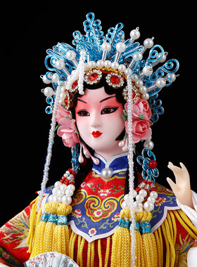中国特色北京绢人京剧人物