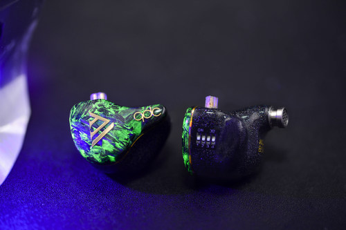 QDC V14新旗舰变色龙Anole 14单元专业级HIFI耳机 南宁实体店 - 图1