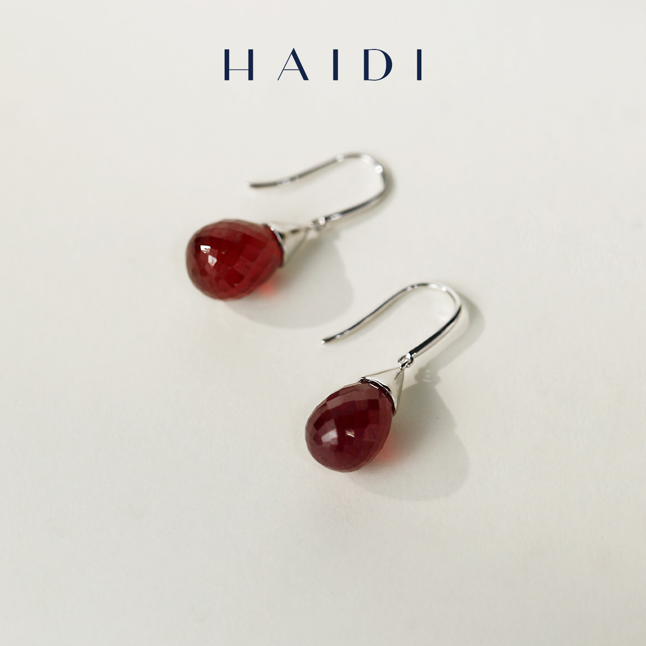 海蒂珠宝【过了腊八就是年】深情告白8-9mm水滴红宝石耳钩S925银,淘宝优惠券,粉丝福利购,淘宝优惠卷