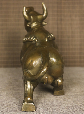 牛气冲天华尔街铜牛抬头牛生肖牛招财旺市牛咬钱牛办公室桌装饰品