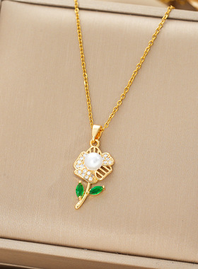 日韩立体三色月季花钛钢项链女小众设计感简约微镶吊坠锁骨链饰品