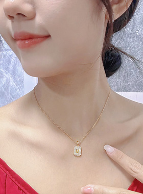 时尚M字母钛钢项链轻奢精致高级感锁骨链百搭满钻吊坠配饰品