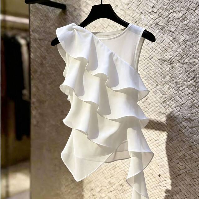 French Pure Desire Ruffled Sleeveless Vest Women's Summer 2026 New Design Slim Hot Girl Irregular Top