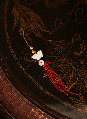 生姜蝶舞翡翠红色流苏吊坠